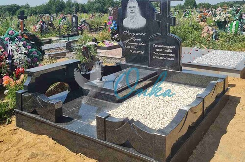 Примеры готовых памятников и оград