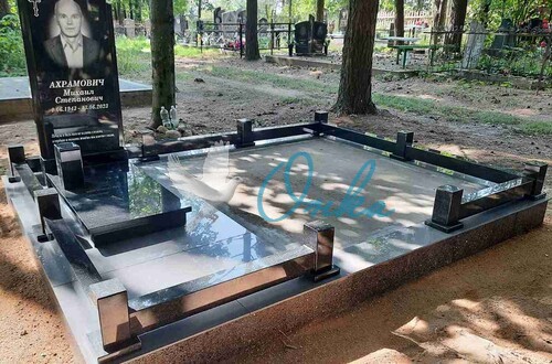 Примеры готовых памятников и оград