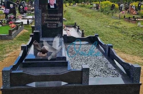 Примеры готовых памятников и оград